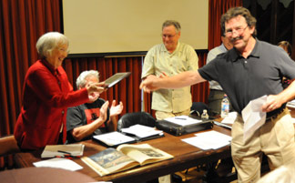 Rae Doyle receives award